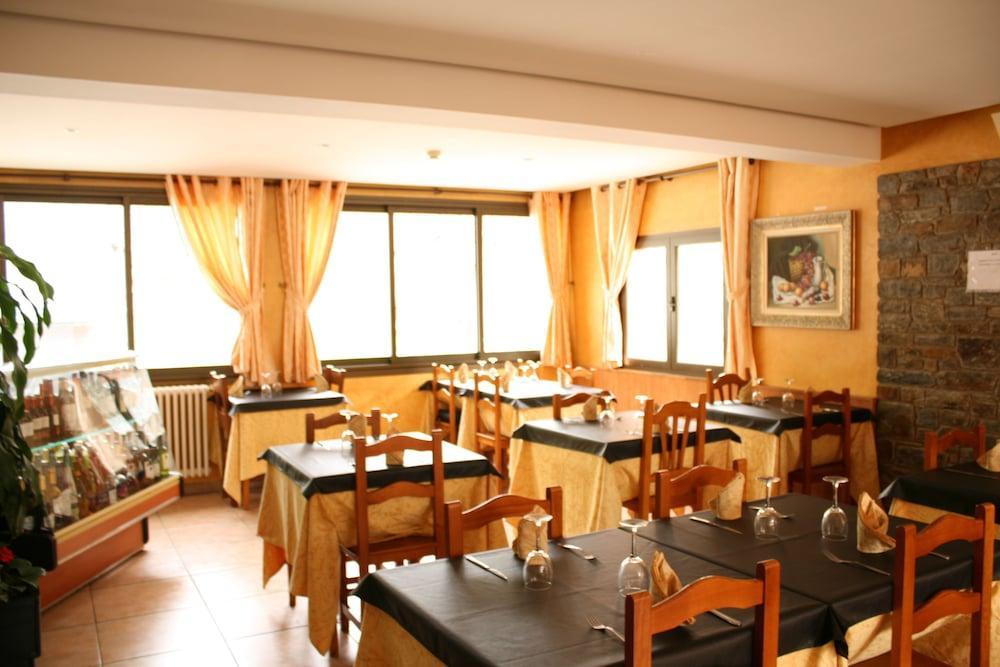 Hotel Sucara La Cortinada Ngoại thất bức ảnh